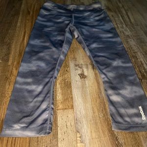 EUC Reebok crop workout pants.
